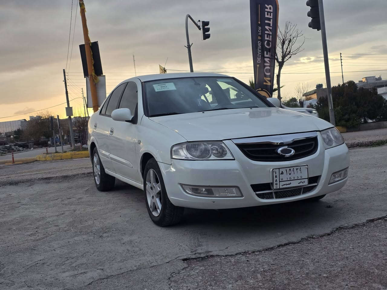 سەنی سامسۆنگ 2009
لێزەری دوبەی
بێ دەعم بێ لێدراو
فوولی بێ سلایت
کوشن جڵدو هیتەر
هەموو گیانی ئیش ئەکات
بەردی سالۆنسای تیایە
سەقفی بەشەرت
تەقەو ڕەقەی نیە

سیعر// 48 گەڵا کۆتای

شوێن //هەڵەبجەی شەهید

***********
