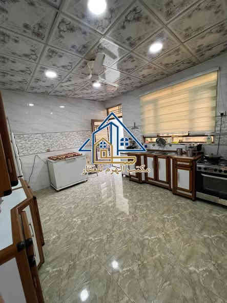 بيت للبيع في حي الجامعة
المساحة: 200 متر
غرف منام: 4 غرف واسعة
بناء حديث وتشطيب مرتب كلش
الموقع: راقي جداً قرب مدرسة نابلس 
سعر مناسب
للاستفسار:
📞 ***********
📞 ***********
مكتب الهرم للعقارات – الضباط الثانية مقابل شارع الألفين

وإذا عندك عقار تحب تبيعه أو تشتريه… نخدمك بأسرع وقت وبأفضل تسويق
