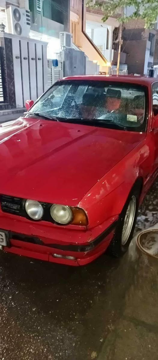 يا الله السلام عليكم BMW 535 للبيع او مراوس حسب القناعه سياره كامله كير مكينه نضاف السياره جارد بلادي نقص بيهه بس الصدر الامامي روس رواط تعبانه بي السعر 50 وبيهه مجال حك الجيه ***********
