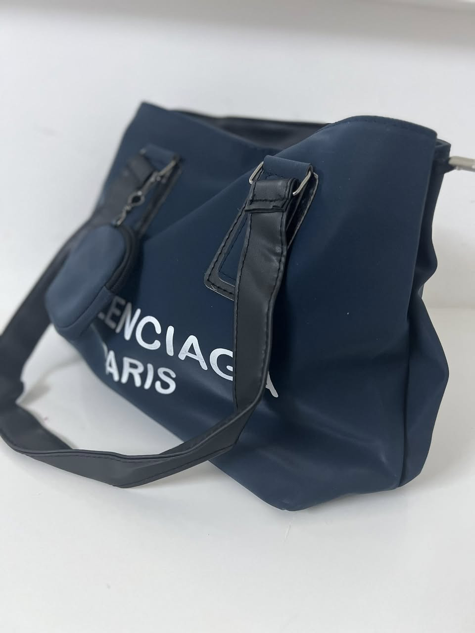 حقيبه بلنسياكا مطري مبطنه تجنن
متوفر توصيل الف دينار


**إذا كنت صاحب هذا الإعلان وتريد حذفه لأي سبب، رجاءا أرسل رسالة إلى الدعم الفني**