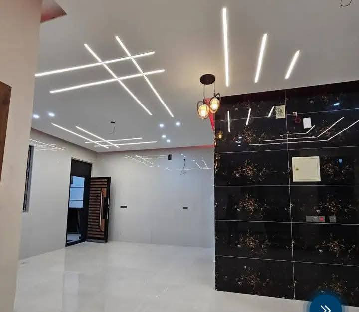 معنا نحو الافضل⁉️
تنفيذ واجهة منزل حديث من عدة زوايا جانبيه 🪟 مفتوحه لابراز التفاصيل المعماريه الجماليه تناغم المواد والألوان لنقدم لكم رويئه متكامله تليق بك منازل للبيع مكونه من طابقين البناء درجه اولى تصميم وتنفيذ واشراف  مهندس 👷
#الموقع ⛔ مرغوب قريب على السياحي الداخلي لابو الخصيب 🪩
#تبعد المنازل  عن التبليط السياحي   بمسافه حوالى↩️ 200م أما الشارع المطل ع المنازل                   عرضه 🔝 10امتار
⬅️⬅️علما أن 🌐الموقع مزود بكافه الخدمات ماء متوفر ع مدار 24ساعه مالح و حلو وكهرباء وشارع مبلط يوصلك الهن واضيف  إلى ذلك متوفر سوق كامل براس الشارع قريب عليك تكدر تلبي احتياجاتك كله ✅
❇️تفاصيل كل منزل 
ديوان -صاله- مطبخ -حمامات- كراج 
6غرف منام موزعه ع الطابقين 
الطابق الاول بي 2غرف أما الطابق الثاني بي 4غرف منزوده بنظام سويت 
جنس العقار طابو عراقي سند 
❇️السعر 225 وقابل للتفاوض مع المشتري 
✳️نوع البناء بلوك 
❇️المساحه 240م 
❇️العنوان ابو الخصيب منطقه البهادريه جهة الشط شارع الكطه 
❇️للاستفسار يرجى التواصل معنا عبر الهاتف ع الرقم التالي 
***********
متوفر واتساب ايضا 📲
