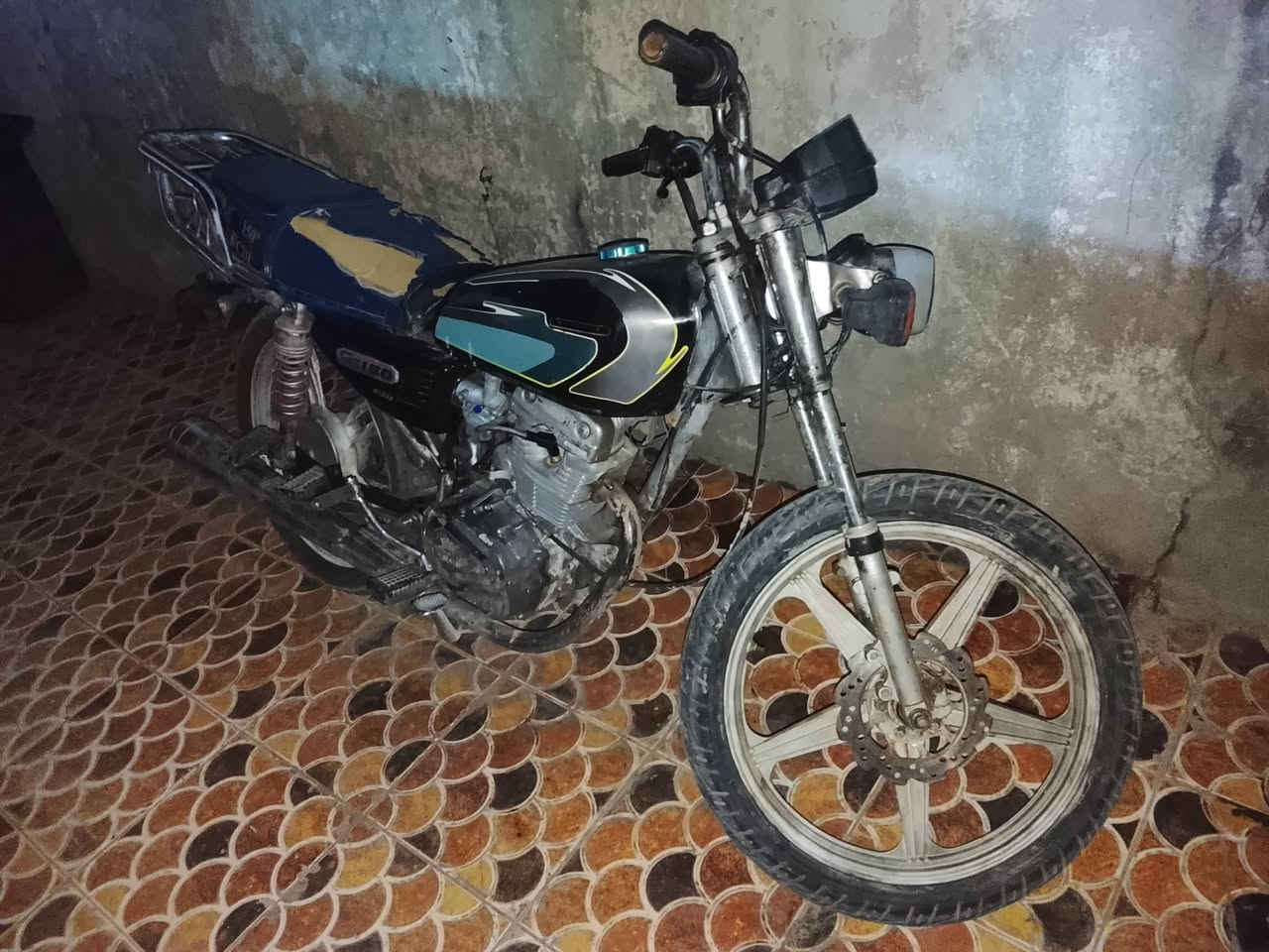 ايراني 5 كير 150cc للبيع دراجة ابيع طافية مكينة لا تبخير ولا نضوح ما تشتغل ماعرف شنو السبب بيها نارية وبيها وكم شلعة ومعدل يخبلن كهربائيات شغاله بيها نقوصات بسيطة سعر230 وبيها مجال حك جية كلش المكان بغداد الجديدة ***********
