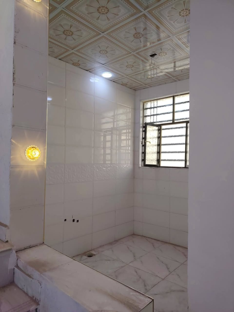 دار للبيع  50 م 🏡
✅ مشمول بقرار التطويب 
طابو زراعي سند 25

بسعر /19/ مليون مع المجال
موقع /نجف 🏡شارع الحولي مال المطار عمود/ 314 

البناء 🏡 
غرفه/صاله/مطبخ / صحيات خارجيه/مكشوفه
بناء مرتب/ اساس + سقف كونكريت + طابوك

ألخدمات 🏡 #بعد_عن_سوق_100م
ماء/كهرباء/مدارس/سوق/تبليط شارع 17 متر/مولد

***********.    يوجد وتساب
