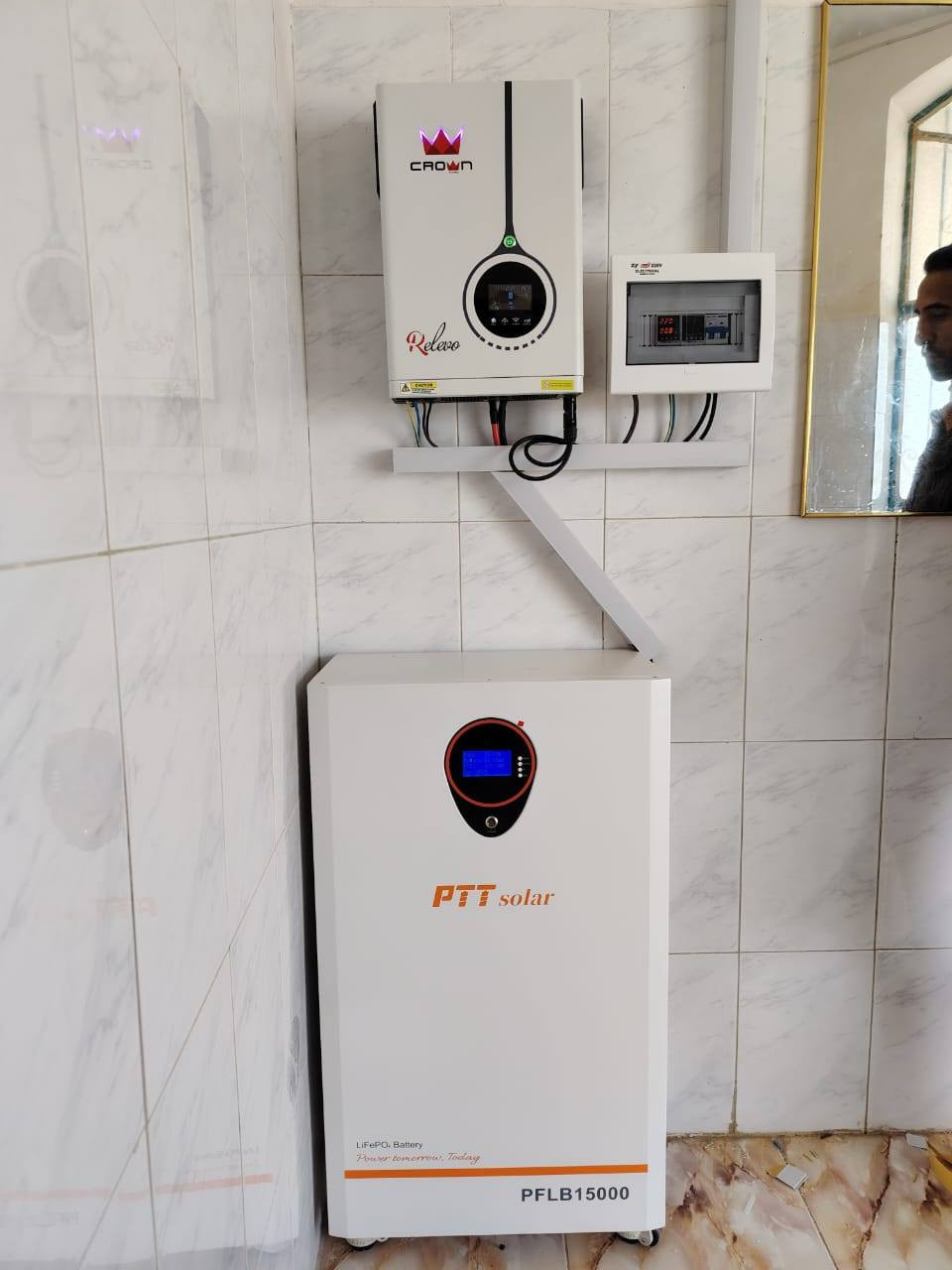 بفضل الله وبحمده قامت كوادر شركتنا (شركة المهندس للطاقة الشمسية) بنصب منظومة طاقة شمسية منزلية لأحد زبائن شركتنا
العرض الاقوى تحطيم الاسعار 🔥 🔥 🔥 🔥 🔥 🔥
العرض الاول 🔥 🔥 🔥
السعر : 4،400،000 نقدا
السعر : 5،400,000 قسط 
القسط الشهر 300 الف فقط
القدرة : 20 نهاري و 15 ليلي 
الألواح: 620 واط ضمان 15 سنة  عدد 8
البطارية: ليثيوم حجم 15 كيلو واط ضمان 5 سنة
الانڤيرتر :  حجم 6 كيلو مع واي فاي مدمج ضمان 2 سنة 
العرض الثاني 🔥 🔥 🔥
السعر :  3,750,000 نقدا
السعر :4,750,000 قسط
القسط الشهري 263 الف فقط
القدرة : 10 نهاري و 10 ليلي 
الألواح: 610 واط ضمان 15 سنة  عدد 5
البطارية: ليثيوم حجم 10 كيلو ضمان خمس سنوات
الانڤيرتر :  حجم 6 كيلو مع واي فاي مدمج ظمان 2 سنة
العرض الثالث 🔥 🔥 🔥
السعر : 3.000،000 نقدا
السعر : 4,000,000 قسط 
القسط الشهري 222 الف فقط
القدرة : 10 نهاري و 7 ليلي 
الألواح: 620 واط ضمان 15  سنة عدد5
البطارية: ليثيوم حجم 7 كيلو ضمان خمس سنوات
الانڤيرتر : حجم  4 كيلو ضمان 2 سنة 
العرض الرابع 🔥 🔥 🔥
السعر : 2،250،000 نقدا
السعر : 3,250,000 قسط
القسط الشهري 180 الف فقط
القدرة : 8 نهاري و 5 ليلي 
الألواح: 620 واط ضمان 15 سنة  عدد 4
البطارية: ليثيوم حجم 5 كيلو ضمان خمس سنوات
…………………………………………
المنظومات الحامضية  
العرض الاول  🔥🔥🔥
السعر: 2.400.000 نقدا 
السعر: 3.150.000 قسط 
القسط الشهري 210 الف فقط 
القدرة: 9نهاري و6 ليلي 
الالواح : 620 واط ضمان 15 سنة عدد 4 
البطارية: اوكايا 200امبير c10 عدد 2 ضمان 1 سنة 
الانڤيرتر : حجم 4.2KW ضمان 1 سنة 
العرض الثاني 🔥🔥🔥
السعر: 1.550.000 نقد 
السعر: 2.250.000 قسط 
القسط الشهري 150 الف فقط 
القدرة: 7 نهاري و 3 ليلي 
الالواح: 620 واط ضمان 15 سنة عدد 3 
البطارية : اوكايا 200 امبير c10 عدد 2 ضمان 1 سنة 
الانڤيرتر : 4.2KW ضمان 1 سنة 
 #شركة #المهندس #للطاقة #الشمسية 
كركوك - الحويجة - شارع المشاتل قرب جامع كامل الحاج صكر مجاور شركتي الدليان والصبحي للحجم والعمرة 

***********
للحجز و الاستفسار
مدير شركة المهندس للطاقة الشمسية  
ربيع سامي الجبوري 
⁨ ***********
مهندس سعد 
***********
انور الفرحان 
مدير المبيعات 
***********
مهندس الصيانة 
عزيز الفرحان 
***********
 عمر الفرحان 
***********
