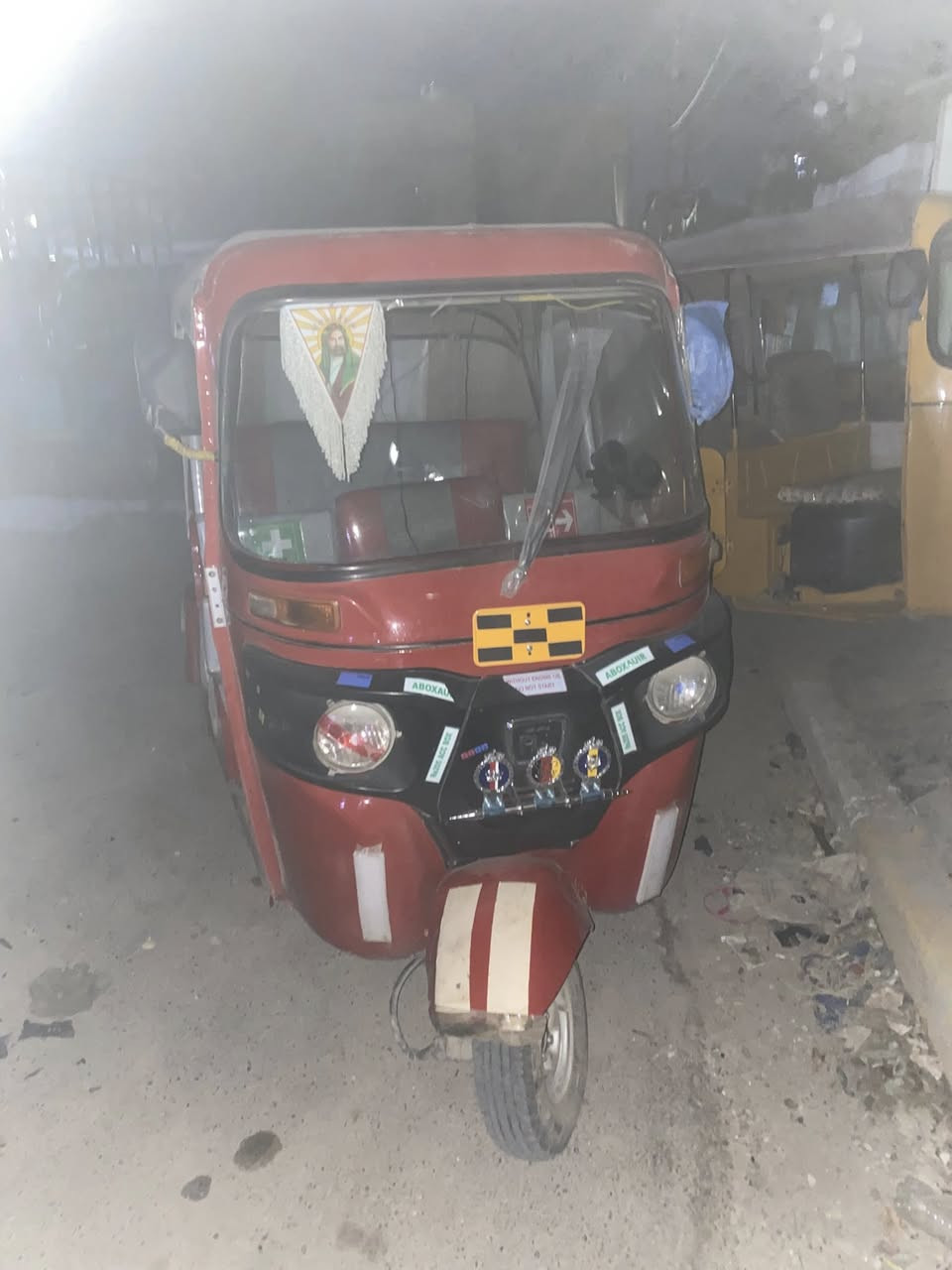 لام عليكم تكتك للبيع موديل 2018 نازله 19 اوراق المصطفى كامله مكمله علة اخر حبايه كاعيات سفريات دوشمه جديده كلجات جدد تخم تاير جبلي مكينه مال 20 دير بانزين وكبل للشارع السعر 3500 وبيهه مجال حك الجيه مكاني بغداد الحسينيه الاستفسار اكثر خاص او واتس اب ***********
