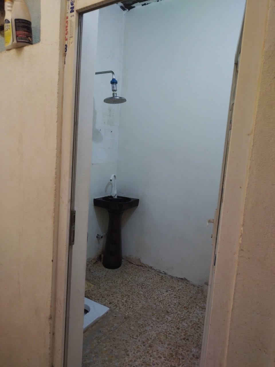 س ع دار للبيع 55 متر بنيان جديد علوت الفحل وره مخزن الموز غرفه وصاله جبيره تخاريج بيت كلش حلو خط مولده واصل خط انترنيت كيزر ماطور بيت جاهز بس جيب غراضك مشمول غرار التطويب مرقم بلديه
السعر 20 وبي مجال ***********
