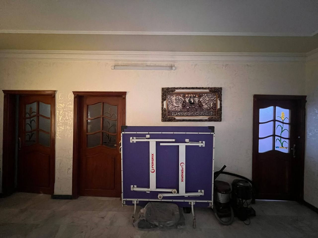 السلام عليكم 
بيت للبيع المساحة ٢٤٠ متر مربع   
واجهة ١٢ والنزال ٢٠ متر 
طابقين بناء جيد جدا واجهة حجر 
٥ غرف و٥ حمامات 
 الموقع المشتل شارع الجامع قرب مستوصف المعلمين و فلافل علاوي 
للتواصل : ***********

