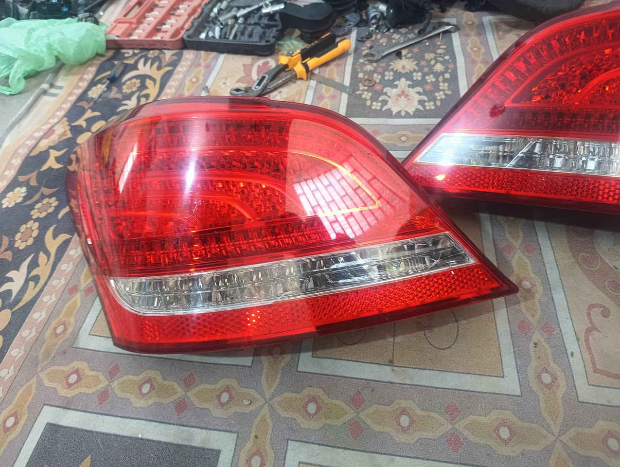 السلام عليكم بك لايت مال تفصيخ واحد جديد وثاني بي فطر صغير سعر الزوج 50 الف بغداد  رصافه اكو توصيل للمحافظات الاتصال ***********
