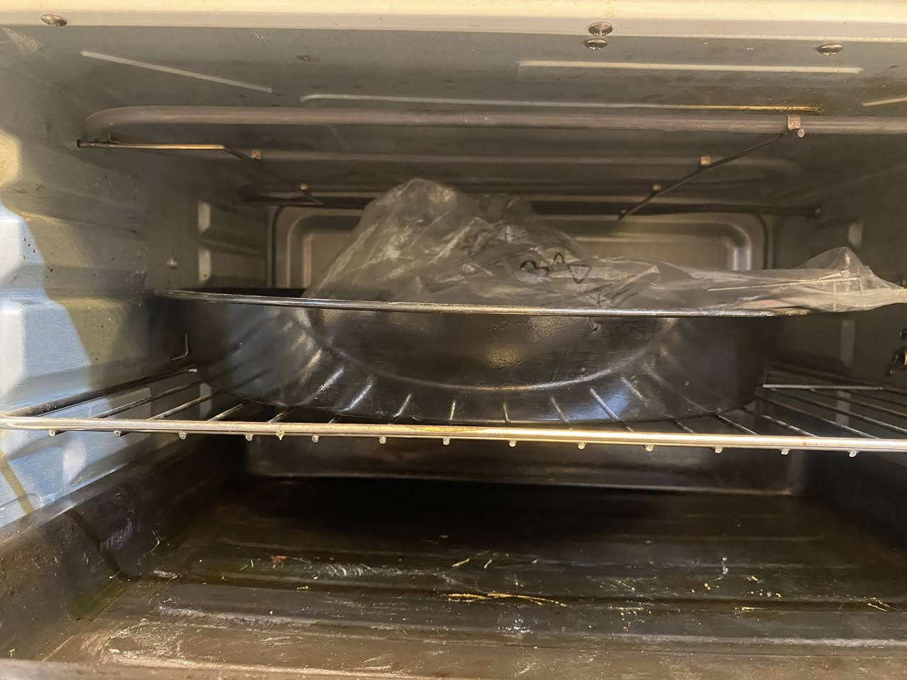 اوفن شركة نوال
استخدام قليل كامل الملحقات الصواني والشواية مال الدجاج
60000 الف 
للتواصل ***********
