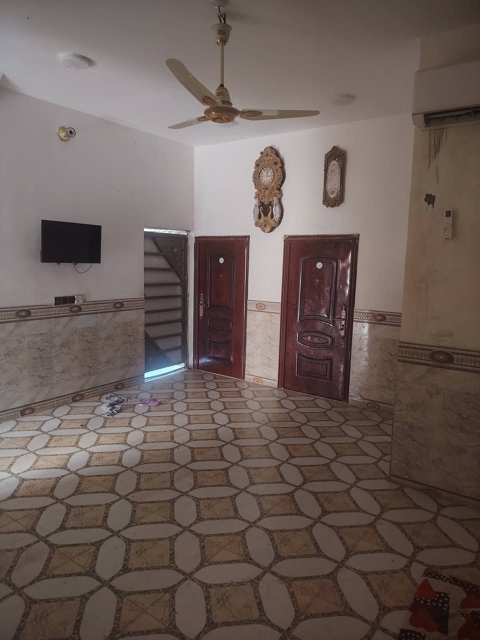 السلام عليكم بيت للبيع المساحه 160 ثاني ركن  رقم بي معامله  واصله للتقيم متكون من استقبال وغرف عدد 2 ومطبخ
بناء طابوك صب كونكريت بناء جديد العنوان ناصريه حي الفداء نهاية شارع ابو لبنان قريب على شارع 60 السعر 80 وبي مجال لشراي للأستفسار *********** 

السلام عليكم بيت للبيع المساحه 160 ثاني ركن  رقم بي معامله  واصله للتقيم متكون من استقبال وغرف عدد 2 ومطبخ
