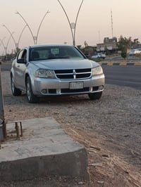 للبيع فقط دوج افنجر موديل 2010 سياره حلوووه او نظيفه حادث السياره بنيد...