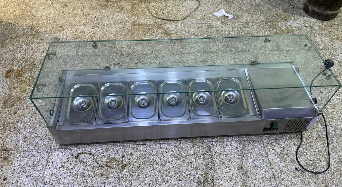 عارضه مقبلات
او عارضة بيتزا 

تبريد 

قياس 150سم

استعمال قليل 

السعر 450 وبيهة مجال شي قليل 

بغداد الامين الثانية 

***********
