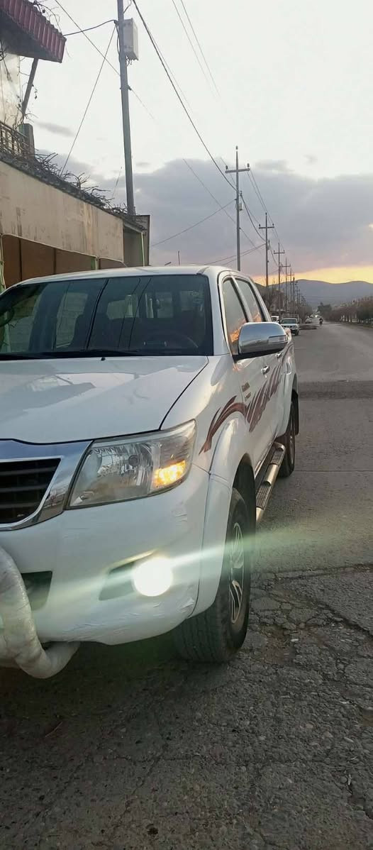 توێتا هایلۆکس سەید نەهرۆ ناو سوور2014 پارچە ڕەشە لەسەر ساغی بۆدی دوایە بۆیاغ نیە   گێڕو مەکینە بەشەرت  دووکەڵ بووخار نیەتی   ٤تایەی لۆکی لەژێرە  هەزەو  بەڕادی نوێی بۆکراوە هات 2028       250هەزاری عەقی قی ڕۆی وە    بۆ زانیاری زیاتر و نرخ پێوەندی بەو ژمارانەوە  بکەن
***********کۆرک  ئاسیا *********** ناوونیشا ڕانیە حاجیاوا
