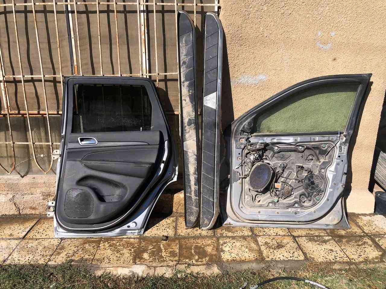 السلام عليكم 

غراض جيب كراند شيروكي للبيع 

دوسات السعر ١٠٠$

ابواب جهة الراكب كامله مع ملحقاتها سعر ٤٥٠$

مكاني بغداد حي الجهاد 

اتصال 
***********
