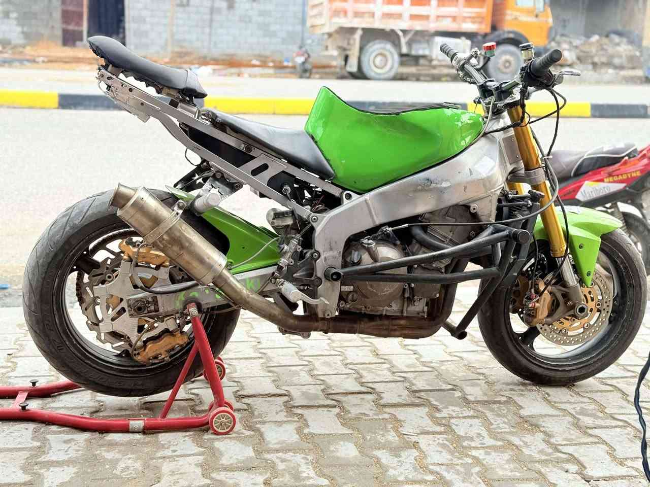 السلام عليكم حبايب دراجه كاوسكي 636 دراجه كفاله عامه دراجه مزوده وكامله يعني كبل اطلع علك سعره 25 وبيه مجال شي بصيط استفسار تصل وتدلل *********** مكان دراجه كربلاء
