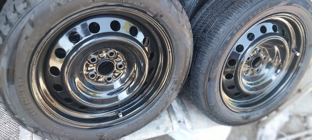 السلام عليكم شباب تخم ويل كورلا امريكي  حجم 16/55/205وتخم تاير نضيف كلش للبيع او مراوس مكاني بغدادهاتف ***********
