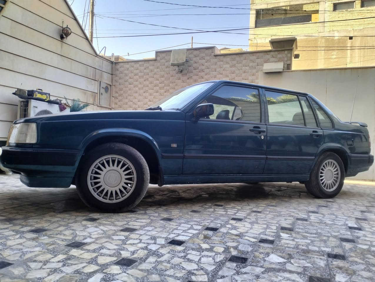 سلام عليكم فولفو زيتوني 940 مديل 1992 سنوية مجدده رقم دولي تبريد ثلج غرفه جلد جديده دشبول جديد كير ومكينه وحداديه وضفاير جدد سيارة جاهزة 
مكاني النجف الاشرف شارع المدينه
رقمي ***********
