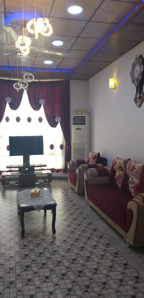 بيت للبيع مساحه 250 متر تنومة 
في منطقة (حي الموظفين) طابو صرف
شارع تبليط وجميع الخدمات متوفره
مدارس حكومية ابتدائيه،متوسطة،اعدادية
التفاصيل الاكثر لاتصال ع الرقم التالي:***********
