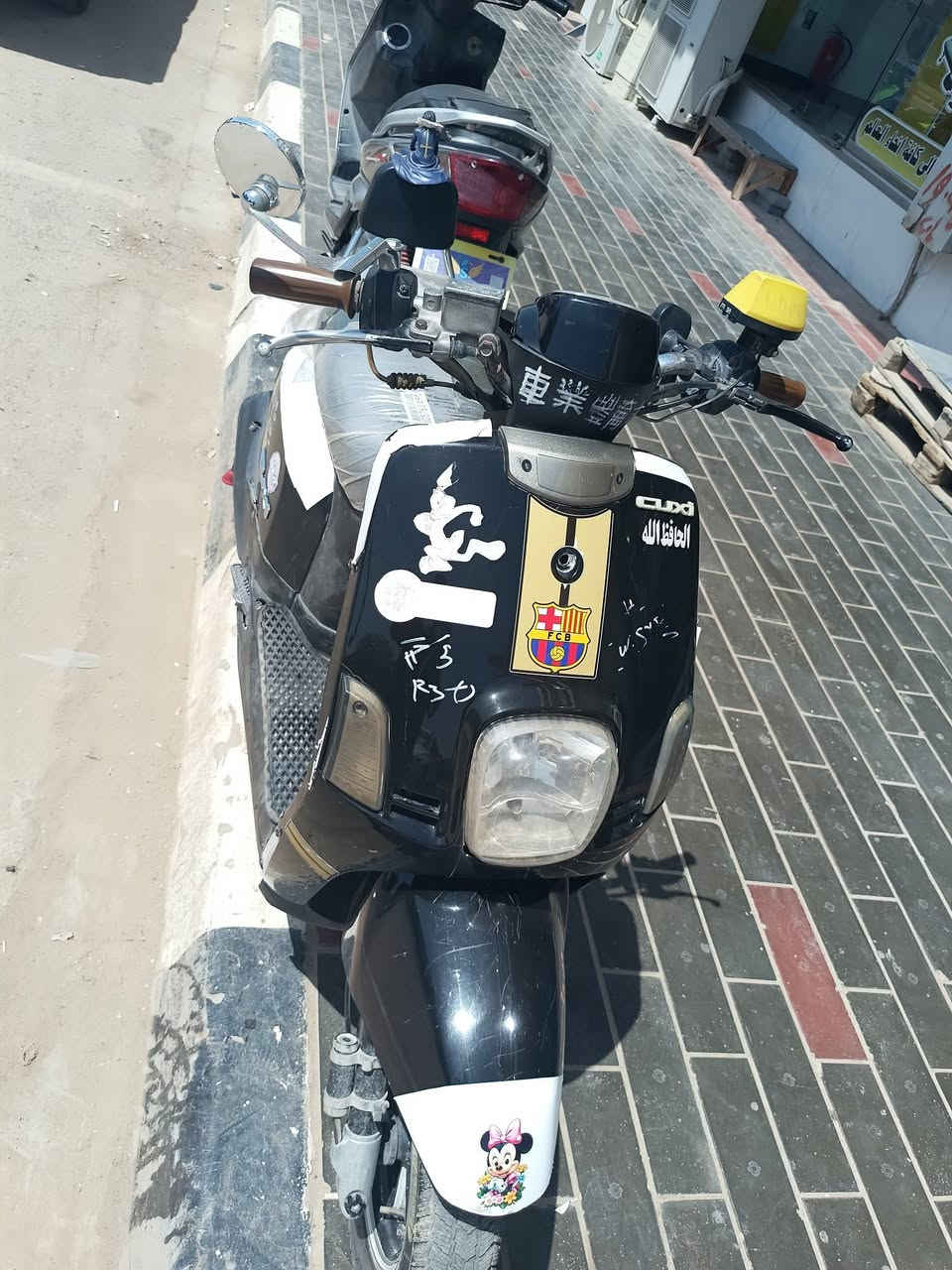 ماكس بوليس كابريته دراجه مامفتوحه 
كفرات ختم واحد ويه المكينه بيه نواقص بسيطه الدراجه مكينه خرسه وناعمه 
مكاني حله السعر ٥٥٠ 
***********

