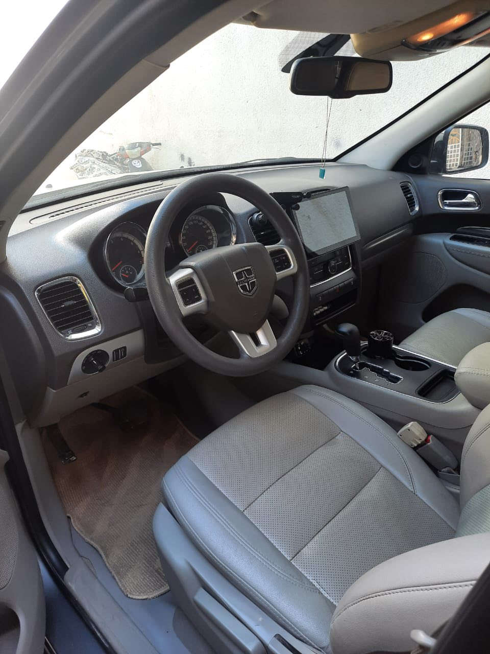 سلام عليكم 
دوج دورنكو 2013
رقم بغداد سنوية لل٢٧
وارد خليجي صبغ قطعتين بدون فتح
مكينة V6 مكينة كير كفالة
ماشية 173 
السيارة جديدة ومامتعوبة 
مكاني ميسان العمارة
السعر ٢٠٠ وبيهة مجال 
***********
واتساب فقط
