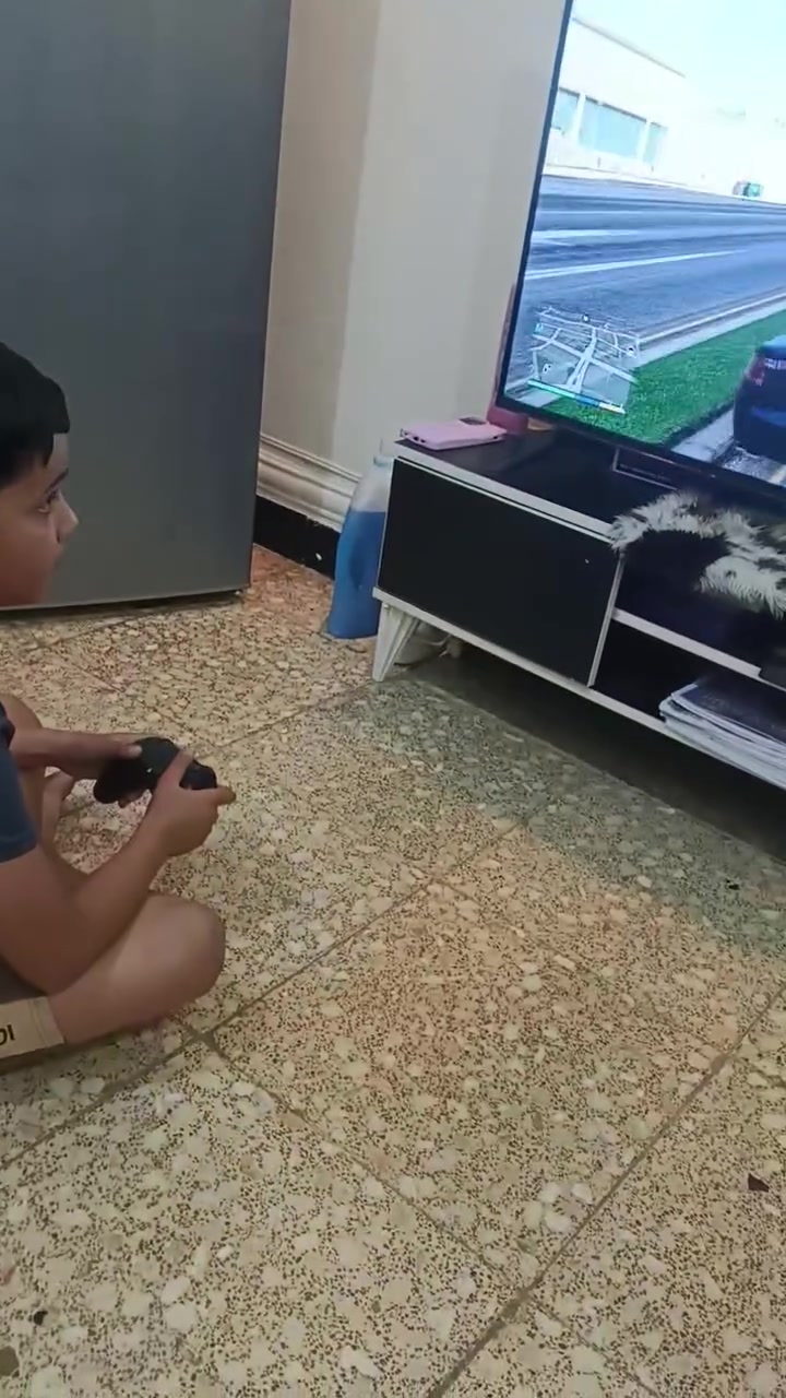 ...............
بلي فور سلم جهاز نظيف جدا غير مفتوح ولا داخل تصليح  كامل ملحقاته عنوان بغداد الكرخ *********** سعره ٢٠٠
