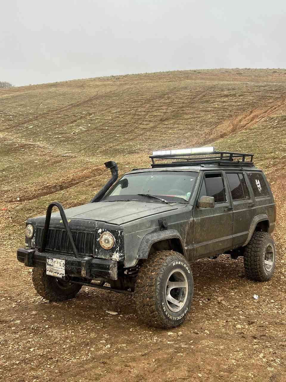 جێب شقارتە مۆدێل ٩٨ کامل ژێری کراوە بە ٢٠٠٠ گێڕو مەکینەی بیلاد شەش بستۆن بئ عەیب چوار تایەی لۆکی جەبەلی 
سعری ٣٠ گەڵاو ماعمەلە 
***********
