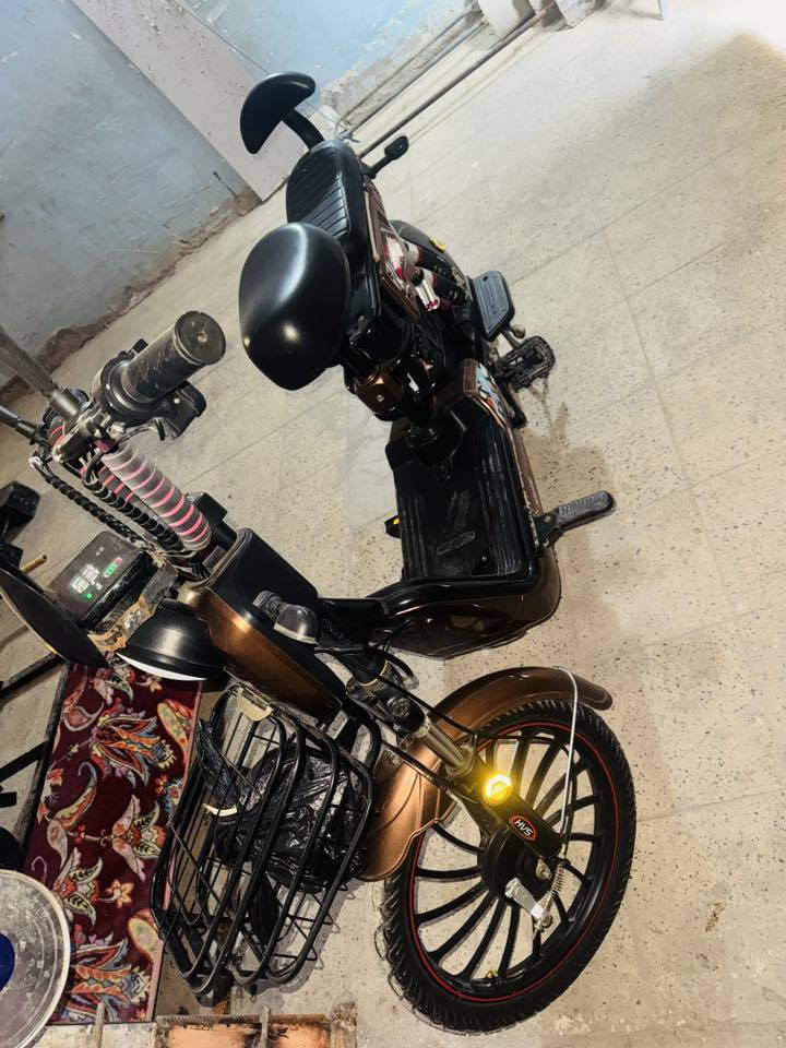 دراجة شحن HUS حجم 20  نضيفة جدا فقط البطارية نص عمر السعر 300 مراوس عادي بحجم اصغر
***********
