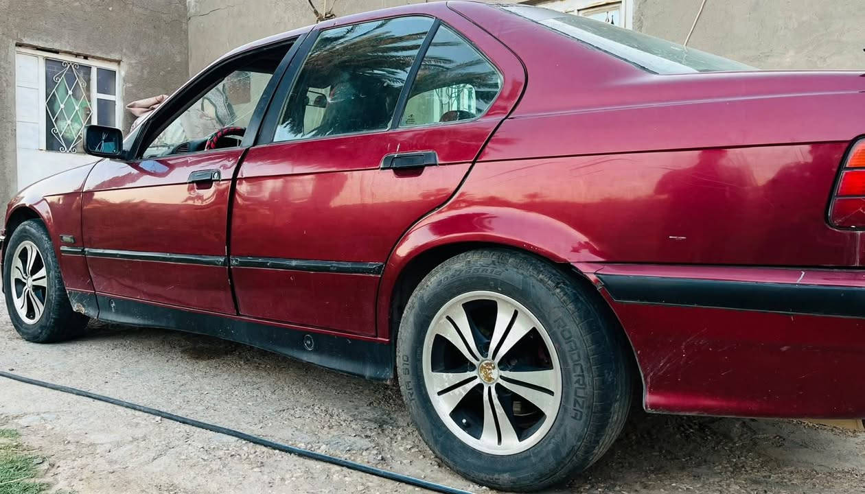 السلام عليكم سيارة ( بي ام دبل يو) صقر E36 موديل ٩٢ بلادية مصبوغة عام جمالية فقط كير محرك مكفولات كير عادي السيارة عوزها نواقص بسيطة السعر ٤٠ وبيها مجال حك الجية مكان السيارة واسط / ناحية شيخ سعد 
ملاحظة اني مكلف بالنشر الاتصال ع صاحب السيارة وهذا رقمة ***********
