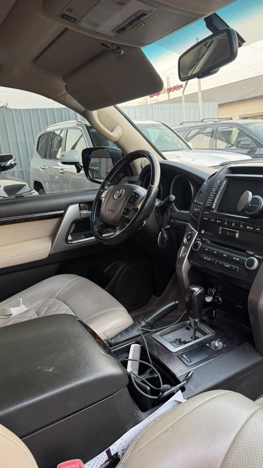 السلام عليكم شباب حبايب 
للبيع لاندكروز 🔥
موديل 2011ستينيه اصل 🔱
موصفات فول 1/1 
السياره جداً جداً نضيفه مكفوله من كلشي مكينه كير صدر كلهن كفاله 
السياره ما بيه اي ملاحظات 
السياره بالحقيقه بعد احله 
رقمه السياره واسط شبه مميز ✅
السعر جداً مناسب  اتصال رقم التليفون 📞
***********
