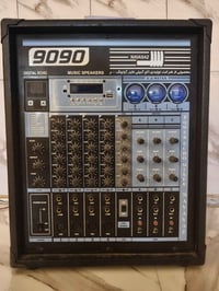 9090 جهاز جديد،  سعره 800 وبي مجال جهاز نقاوه صوت وتضخيم صوت وتردد راق...