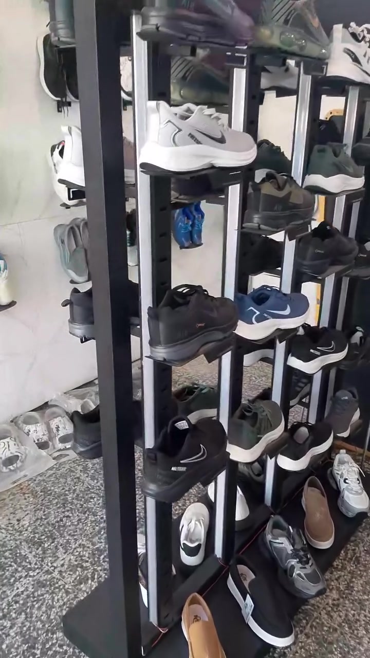 سلام عليكم شباب ستاند مال عرض احذيه فول شغل قوي وبي لد اناره كلش مرتب وجهين أخذته  ب350 رايده ب275 واكو واحد هم ويا بل فديو هذاك رايده ب60 
***********
