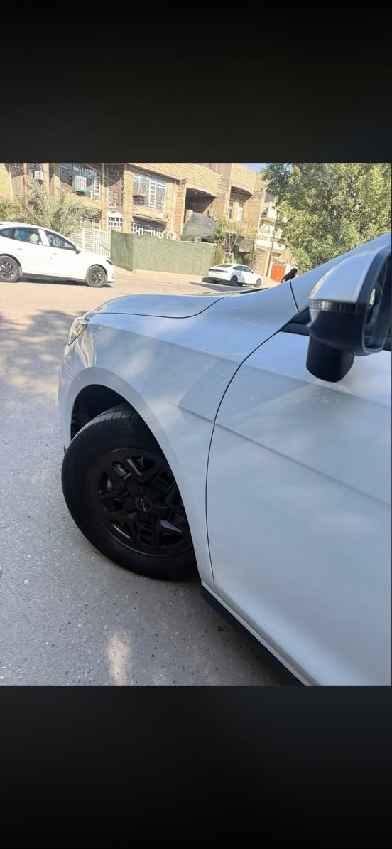 سلام عليكم سيارة BYD سيل 5.                                        موديل 2025                    
سيارة بحالة الوكالة 
العداد الكلي للمسافة 3000 الة 
بعدهة بدهن الشركة 
سيارة محتاج فلوس واريد ابيعهة حتة لحد يكول شبية وبيش رايد تبيعهة كفيلكم الله سيارة تسوة 

سعر 19 مليون قفل 
اتصال فقط.  ***********

@إشارة
