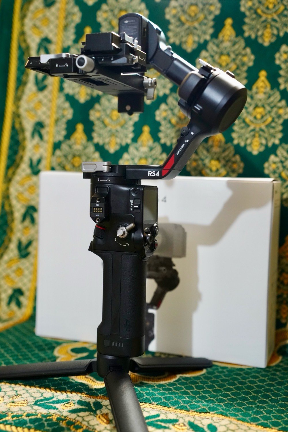 رونن dji 4 مستعمل شهر واحد للتواصل ***********