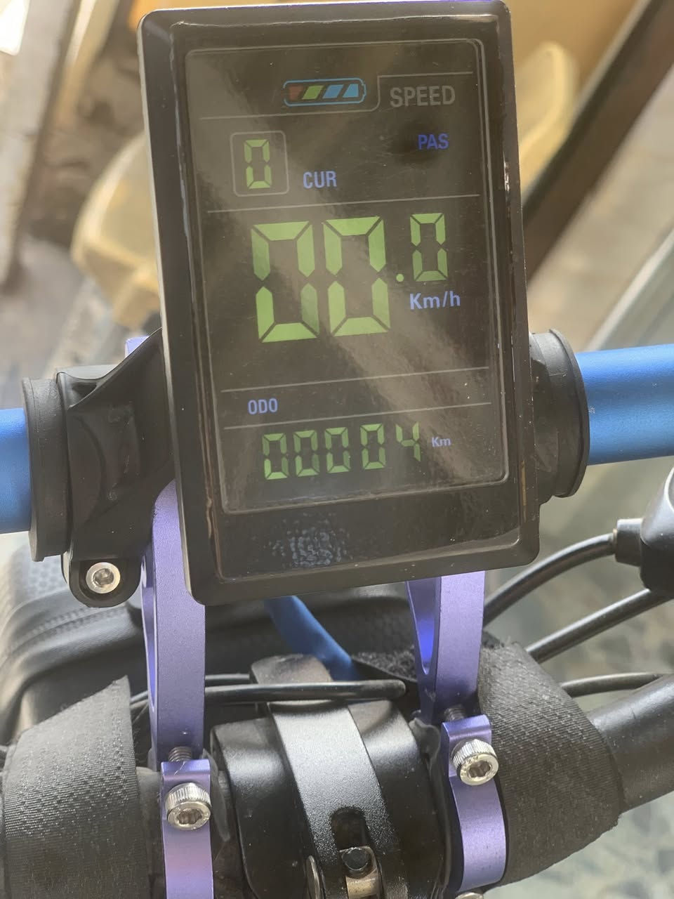 ‏سلام عليكم دراجة شحن بطارية ليثيوم 15 امبير للبيع الاتصال ***********
