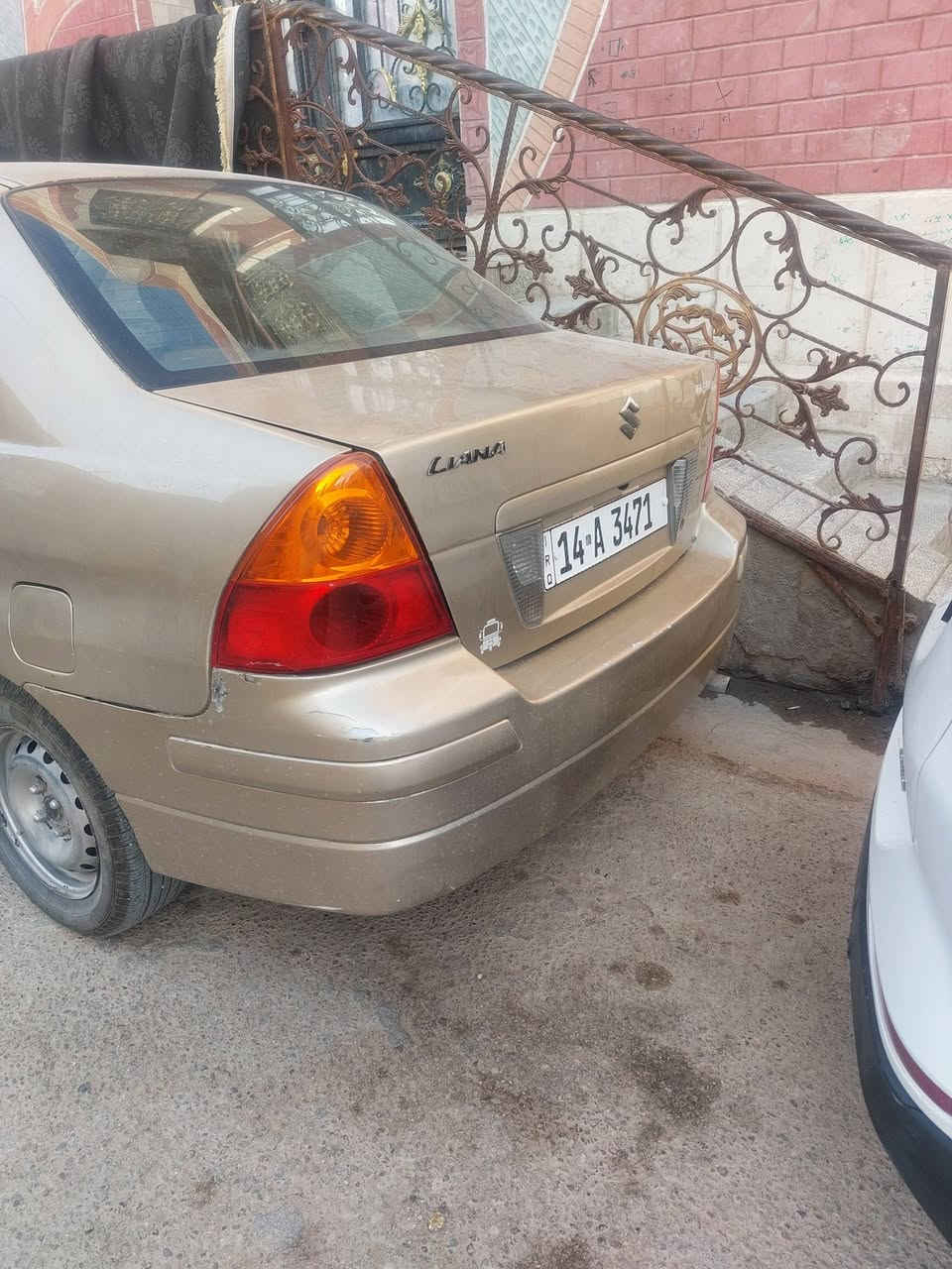 سوزوكي للبيع 
سلام عليكم سوزوكي ليانا للبيع قبل تفاصيل اخي شرط تحويل اذا تشتريها منا تحول منا ماتحول ما ابيع 
سيارة رقم بصرة انكليزي بأسمي كير ومكينه بلاد سيارة جاهزة باقي شغلات بسيطه نقصها حاليا باور وبوربرنغ خلفي لان من تمشي ٦٠ وفوق يطلع صوت دوية ودبل الأمامي الأيسر بدة يطلع صوت خفيف بطسات وسماعات عاطلات عدا هذن سيارة كامله كير محرك تبريدها شغال شاشة اندرويد كامرة خلفية حداده كلها نفظتها قبل ٣ اشهر بس الي كتلك بيه لان جان مابيه شي بوقتها سعر ٥٢ وبيها مجال حك جية مكاني بصرة المطيحه وهذا رقمي بيه واتساب ***********
