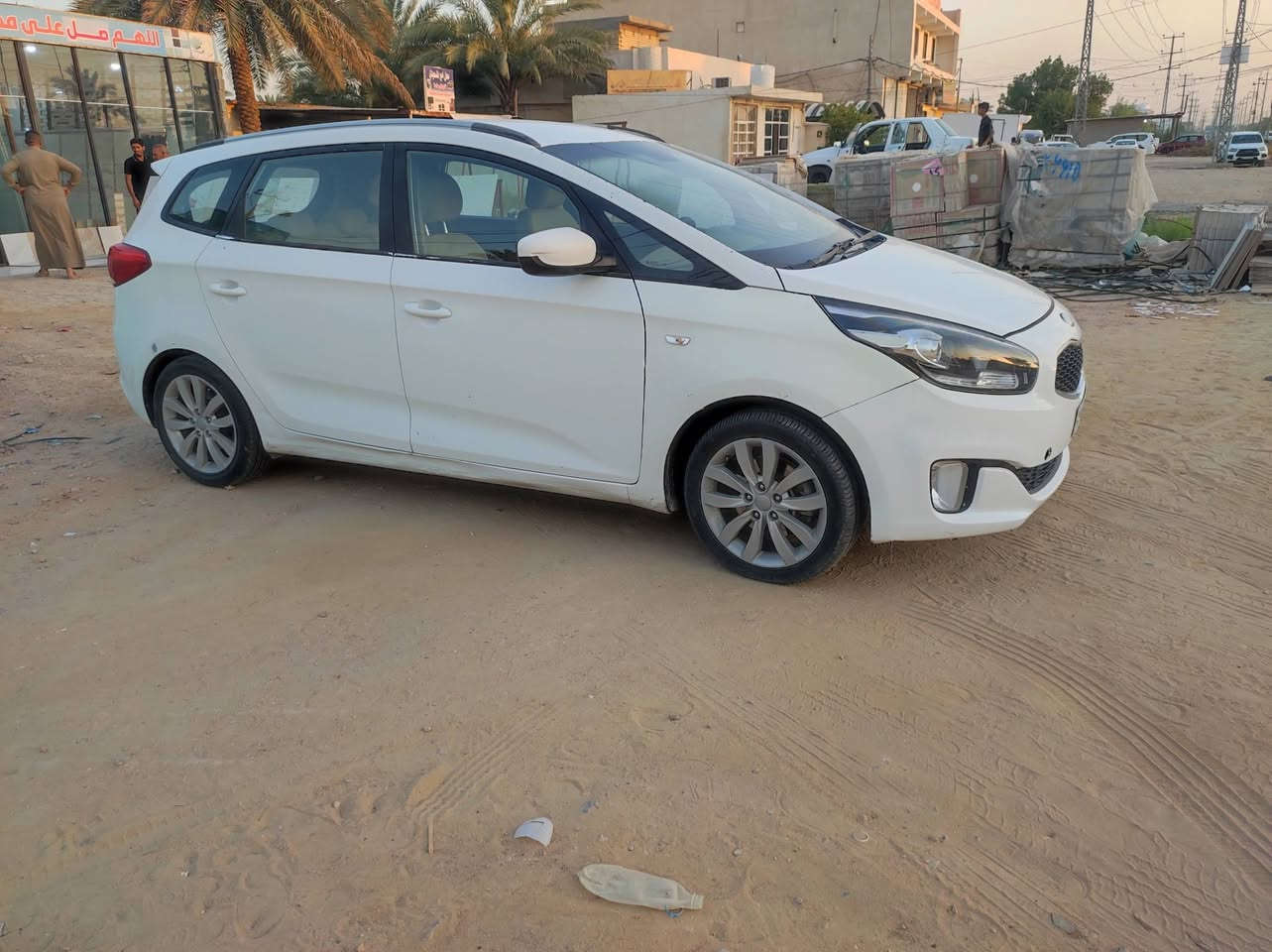 كارنز موديل 14 خليجي
السعر 100 

حدادية صدر جديده 

تخم تاير 

تبريد ثلج 

7 راكب مكينه 2000 دوش مكفوله بيهه ترتيبات مذكوره بالفيديو

ماشيه 116 ألف السياره باسمي مكان السياره كربلاء
***********
***********
