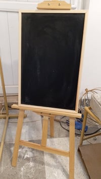 سبورة سوداء • بستاند • السليمانية