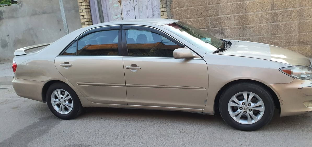 سلام عليكم
كامري موديل  2005 امريكي ٦ سلندر 
سياره جاهزه وخير من الله 
باتري جديد
كير كصه جديد بعده بضمانه
سلفه جديد 
داينموا جديد
صدر امامي خلفي جديد 
تايرات نظيف 
تبدل بابتين جه الصدر والقديمات موجودات فقط شخط بيهن
بلادي بيها شخط بالباب دعاميه مفطوره 
وكولهن موضحن بالصور والفديوا
رقم سليمانيه 
سنويه لسنه ٢٠٣٠
السعر 87 ورقه 
مكانها بغداد . الكماليه 
رقم موبايل ***********
