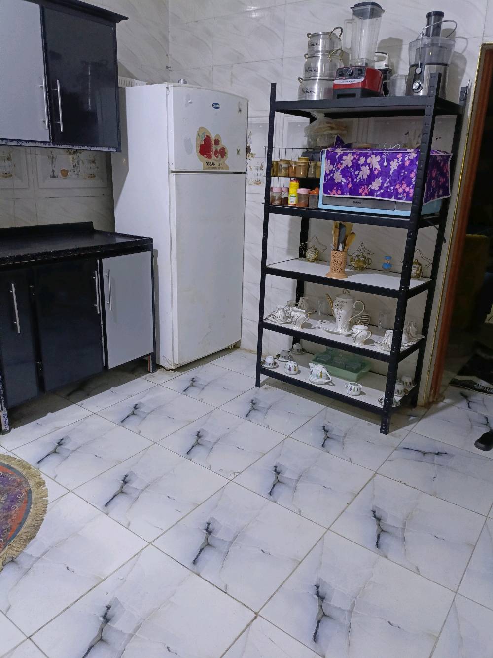 سلام عليكم بيت بل جزيره الفيروزيه الجسر لأول مقابل مدرسة التفاني طابقين المساحة ١٥٠متر طارمه حمام خارجي استقبال مطبخ صاله غرفه حمام داخلي فوك غرفتين وصاله وحمام وسطح