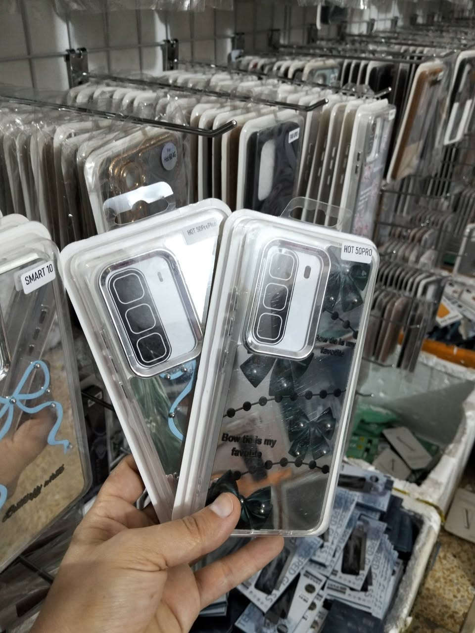 وصلتنا وجبة جديدة من لواصق وكفرات وسوينالكم عليها عرض حلو  لاصحاب المحلات والجملة   200  لاصق   50 الف   و  150 كفر   75   الف  وتوصيل مجانا  لجميع المحافضات  للحجز على الواتساب ***********  كافه الانواع  الاندرويد وايفون الحديثه  والكميه محدوده
