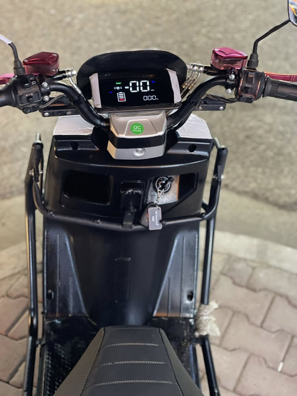 سلام عليكم دراجه شحن للبيع نضيفه ومرتبه متصرف عليها كهربائيات كلها كامله شادلها جنطه هوا ما يجي بي ما بيها اي نقص مثبت سرعه دبل اشاره كله شغال تجي وتشوف بعينك بطاريات علفحص مكاني رمادي التأميم *********** راسل خاص وتدلل
