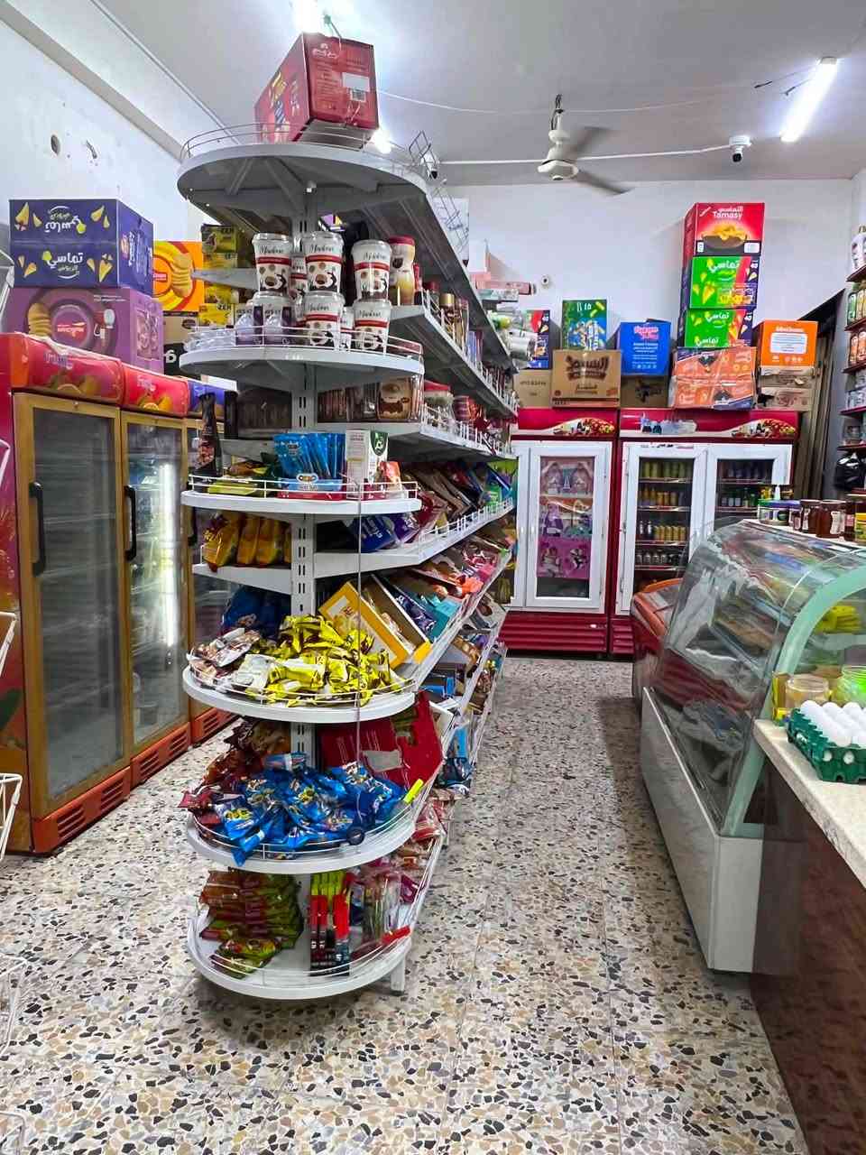 سلام عليكم سواق لبيع كربلاء لبوبيات عامود ٤٥ بل بدايه سواق تحتوي سبع برادات عامودي ٣صطحي معه براد كيك سستم كامرات نت شاشه كبيره جهاز صرصيد مسواك بيه خير من الله كامله مكمله منطقه كله عليك دخله من٣٥٠ له ٤٠٠ من عده لرصيد سبب لبيع عدم  لتفرغ واني وحدي مالحك لسعر ١٥ بيه مجال حك أجيه لرقم ***********
