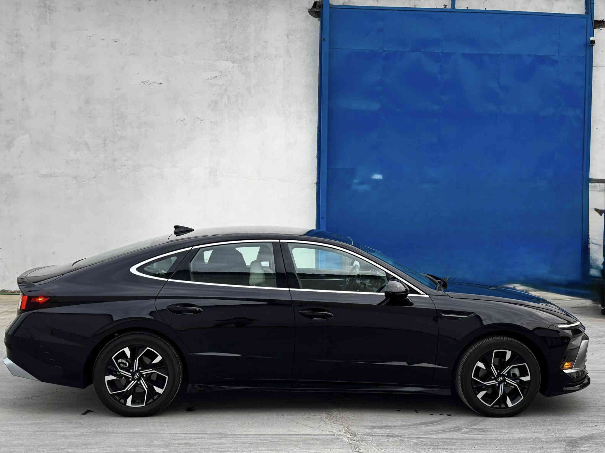 سوناتا 2024 كلين كلين كفاله عامه
بوضع الزيرو
اللون اسود
مواصفات فول عدا البنوراما
شاشه 
كامره
لايت عدسات
بصمه
رادار امامي
رادار خلفي
رادار جانبي
لد امامي خلفي
ويل كب
توقف ذاتي 
قياده ذاتيه
تنبيه خروج عن المسار
تحديد مسار 
فول تحكم ستيرن
كشن السائق كهرباء
تدفئه بالكشنات
تدفئه بالاستيرن 
داخل ابيض
شفتات 
كير تعليك
تبريد بيانو لمس
ترحيب عند الاقتراب
صندوق ذكي
تشغيل عن بعد
محرك 2500✈️
رقم الهاتف :- ***********
الموقع بغداد الكاظميه چكوك
السعر 205
رقم اربيل الدولي تحويل وكاله مضمون
