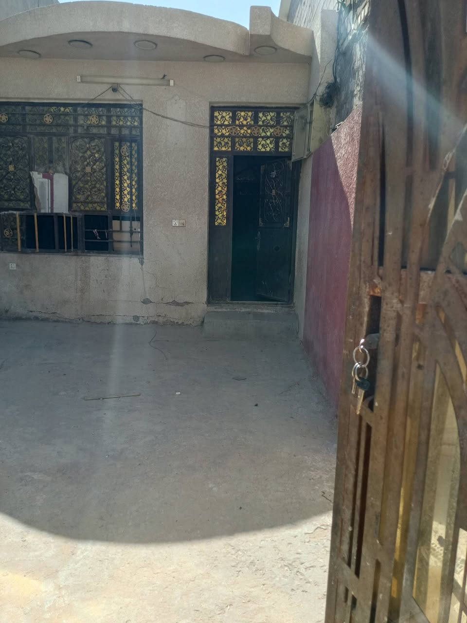 بيت ١٠٠ متر
بناء سنة 2022
كامل مي كهرباء حتة ماطور وتانكي وسخان بي
الرشاد شارع التانكي بفرع افران الزهراء 
الاتصال عالرقم ***********
