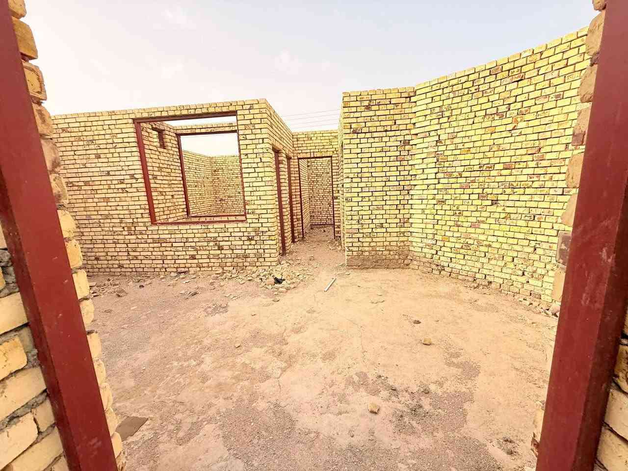 هيكل زراعي للبيع مساحه ٢٠٠م في شارع المهندس منطقه الصخيين قريبا على شارع العام 
بناء درجه اولى هيكل غير مسقف 
يتكون من ديوانيه كبيره وصاله ومطبخ حار وبارد 
 وغرفه +صحيات (سويت)
وغرفه ثانيه كبيره وصحيات داخليه وخارجيه ومناور 
خدمات ماء وكهرباء ومجاري شارعه ١٠م 
للمزيد اتصال 
***********
