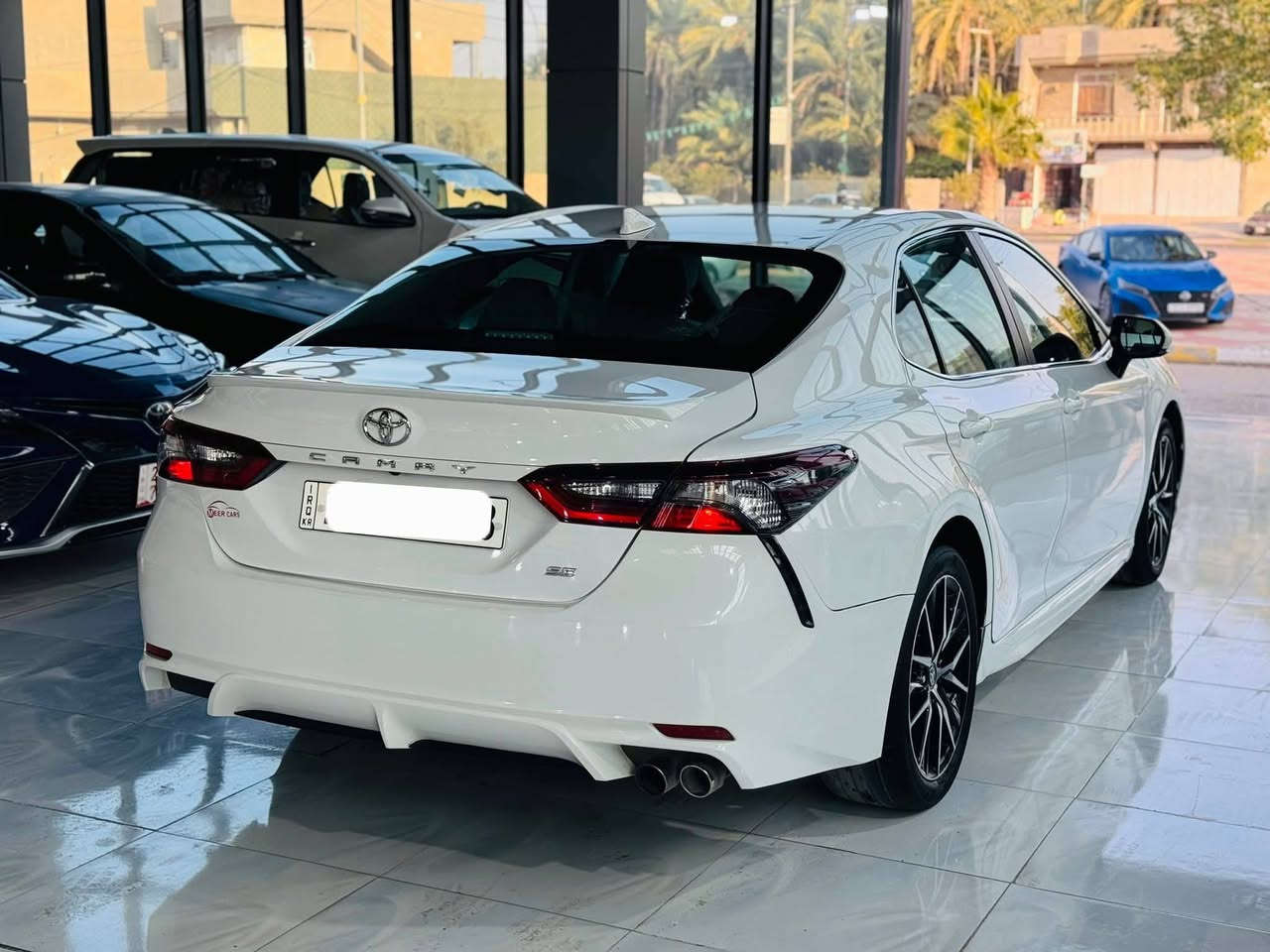 ✨️TOYOTA CAMRY  ✨️
 للبيع تويوتا كامري 2023
مواصفات SE SPECIAL 
▫️تحكمات ستيرن جهتين
▫️شاشة ترحيب 
▫️كشنات تدفئة + تبريد 
▫️كشن كهرباء 
▫️داخل ابيض مميز
▫️ويل كروم 
▫️كشافات ضباب بروجكتر
▫️اشاير بالمري
▫️رادارات 360°
▫️كامره خلفيه
▫️كشنات جلد 
▫️شفتات ستيرن
▫️نظام SPORT _ECO 
▫️وبيها بعد مواصفات 
🔺️ السياره ضرره فقط بنيد وربع جاملغ صبغ بدون قطرة دواخل 
🔷️السياره مرقم سليمانيه جديد 
للأستفسار الأتصال ع الرقم ***********
