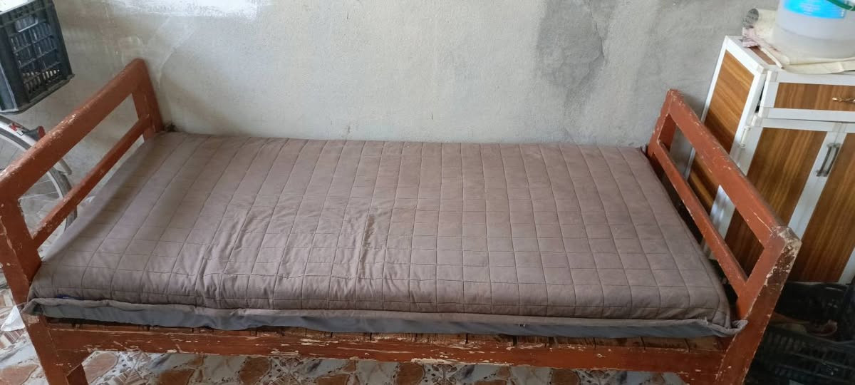 سلام عليكم تخت خشب ابو النفر
جديد مابي شي نضيف خشبو هو والسفنج مالو ابيعو 
 
 
السعر 50وبي مجال للشراي 
تواصل ***********
مكان حي سومر 112
