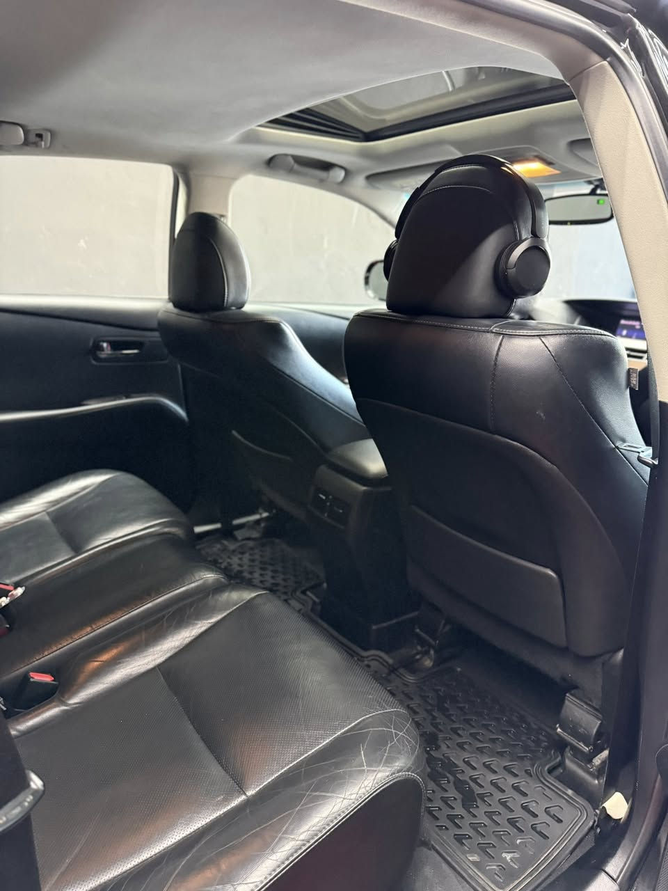 السلام عليكم لكزز موديل ٢٠١٥  لبيع  RX350 كلين تايتل بدون صبوخ    فوول مواصافات سعر ٢٣٠$ مجال عنوان السلمانية  
***********
