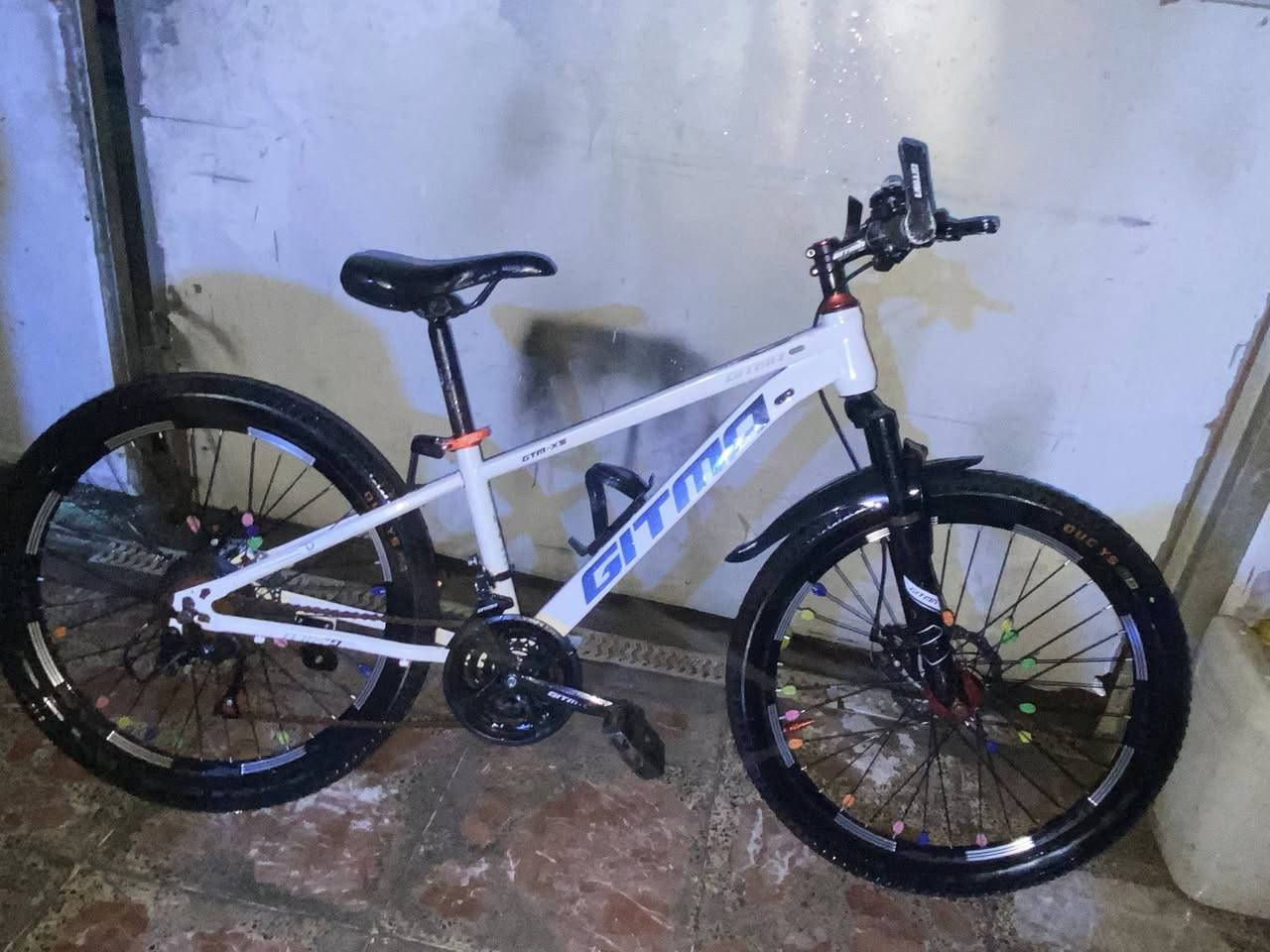 سلام عليكم باسكل البيع نضيف السعر 80 بيه  مجال التواصل ***********
