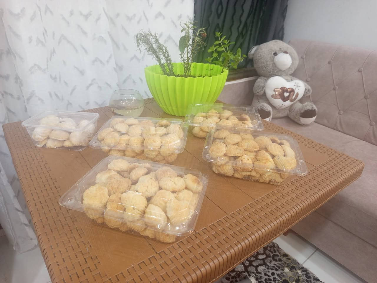 من تجهيزات طلبيات العيد .. معمول بالتمر..
معمول بالجوز.. 

اربيل ..بختياري
للتواصل على الرقم ***********
